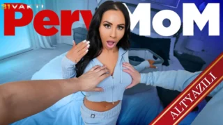 Mature Üvey Annemin Geniş Amcığına Sokuyorum